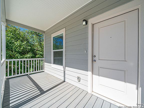 3rd image of 623 Belmont