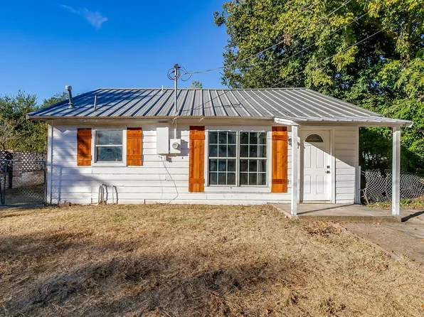 705 N Wood St, Cleburne, TX 76033