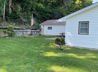 518 N Bluff St, Guttenberg, IA 52052