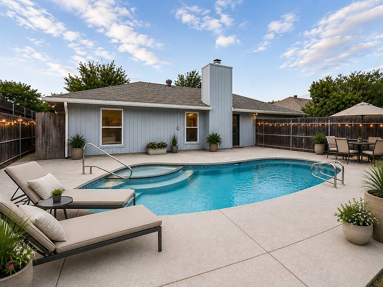 1323 Lark Ln — Photo 1