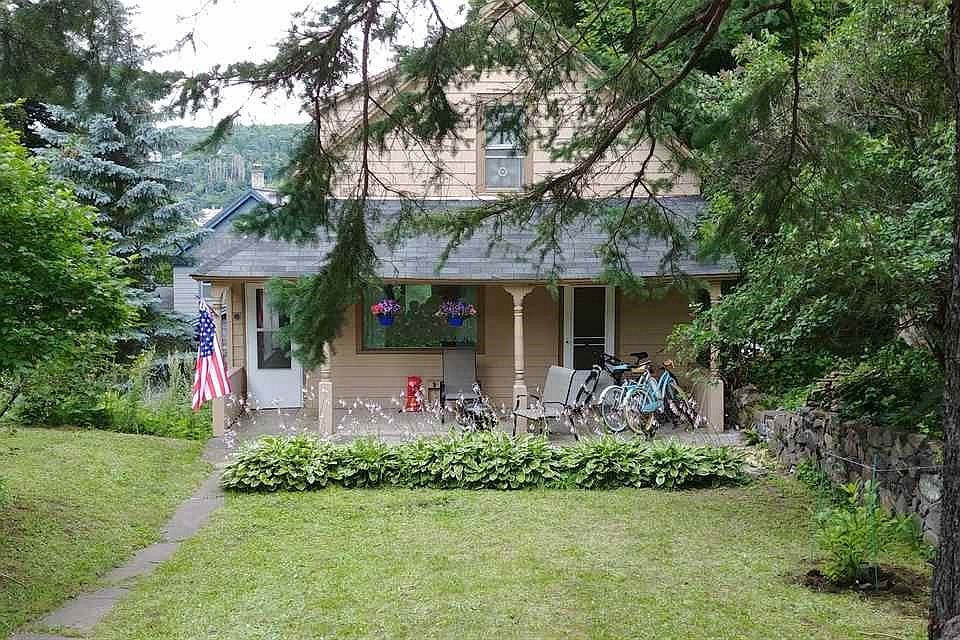 1st image of 604 W Edwards Ave
