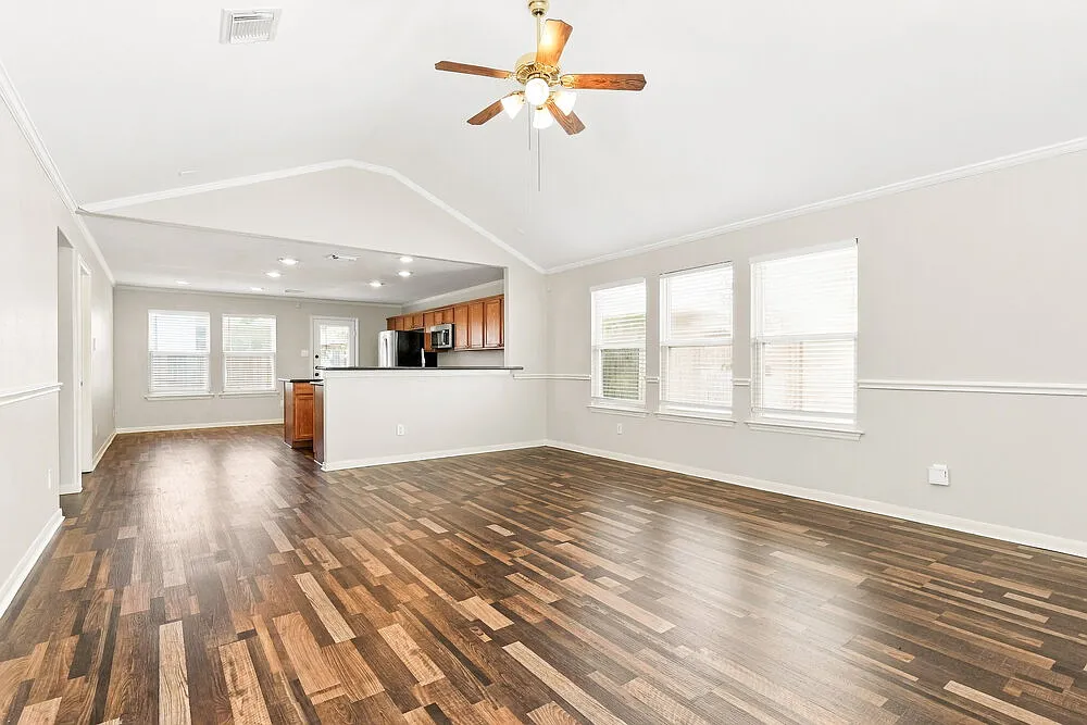 4 bed, 2.0 bath, 1886 sqft, $1,910 — Photo 3