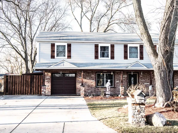 185 S Pinecrest Rd, Bolingbrook, IL 60440