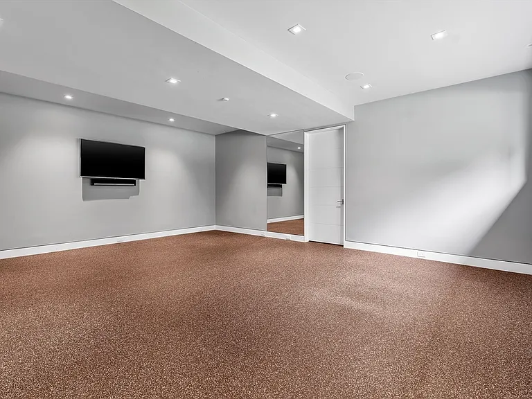 63 Sylvan Ln — Photo 27