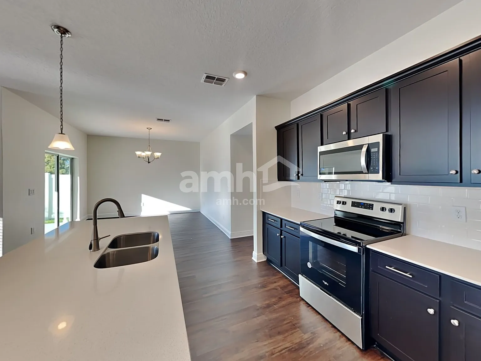 3 bed, 2.0 bath, 1700 sqft, $2,370 — Photo 4