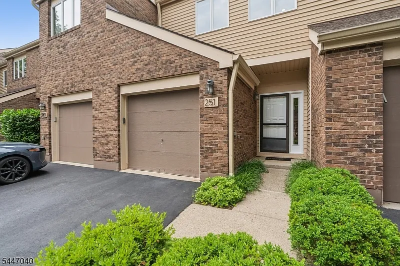 251 Plymouth Ct #251