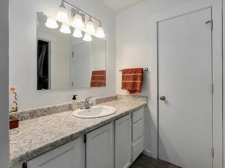 621 W Edgewood St #621 — Photo 13