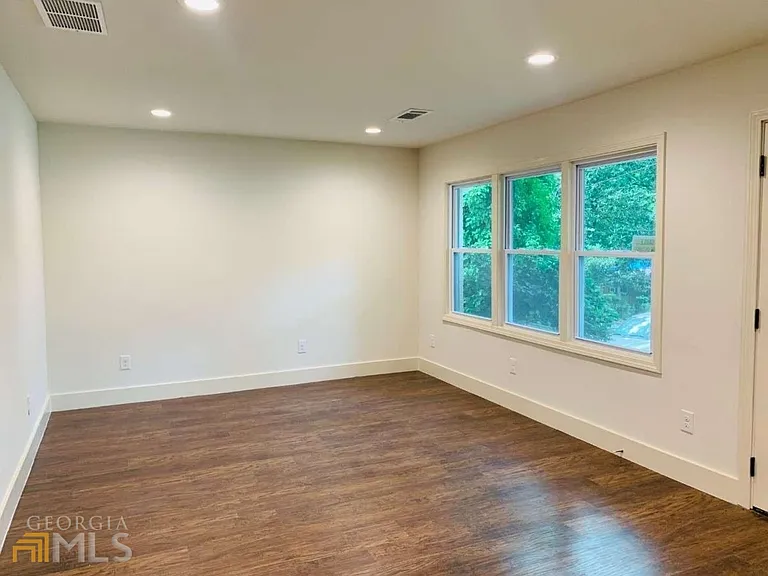 364 Brooks Ave SW — Photo 5