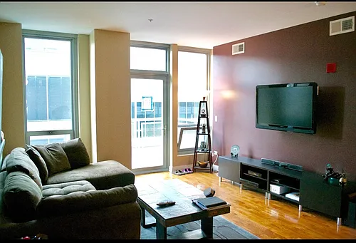 565 W Quincy St Photo 1