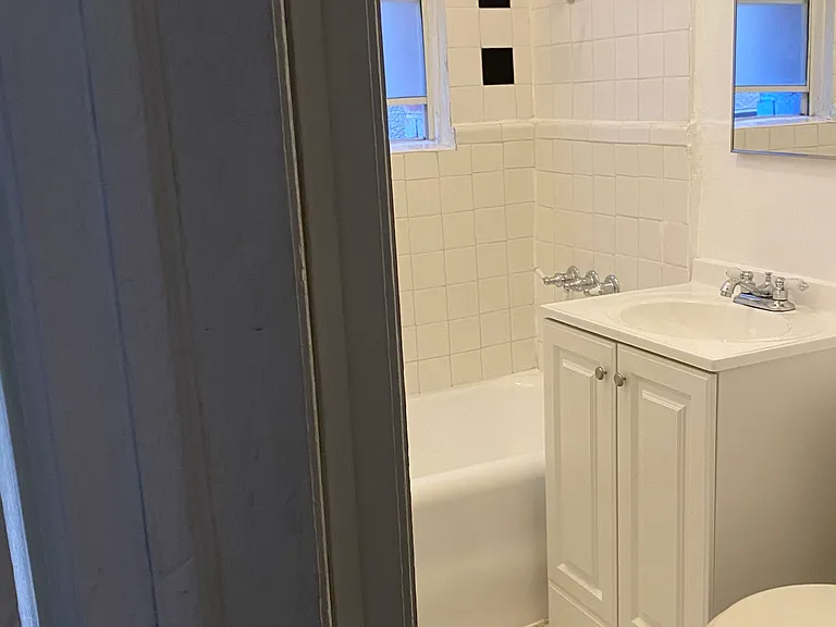 554 S Hobart Blvd #209 — Photo 13