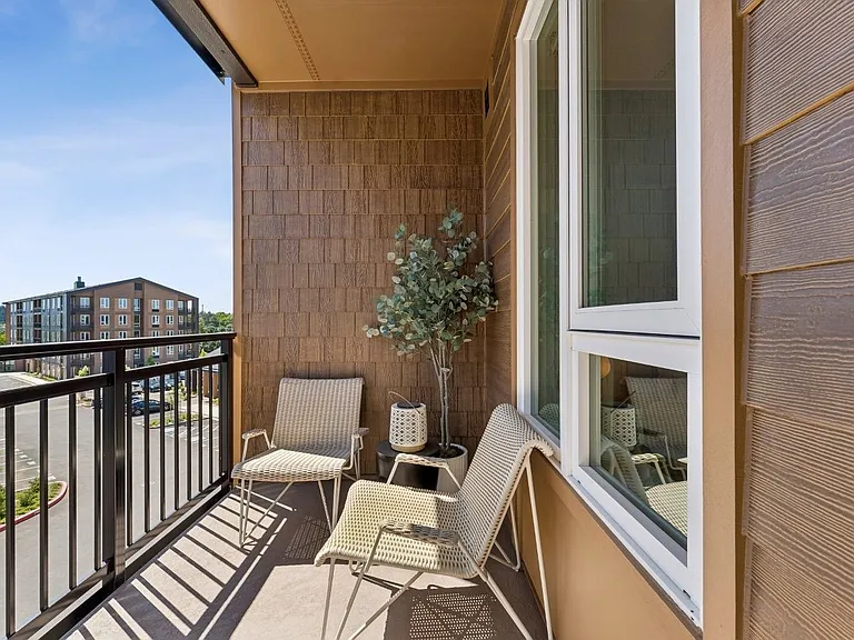 2x2 Balcony