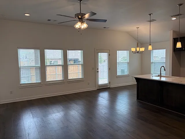 604 Caladium Dr — Photo 3
