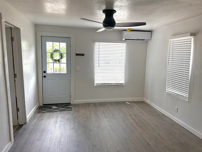 421 SW Lee Ave — Photo 7