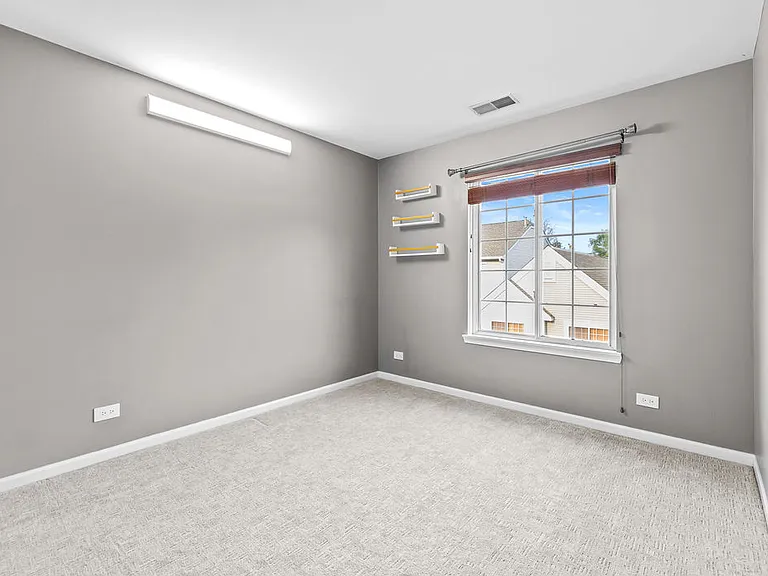 122 Andover Dr — Photo 4