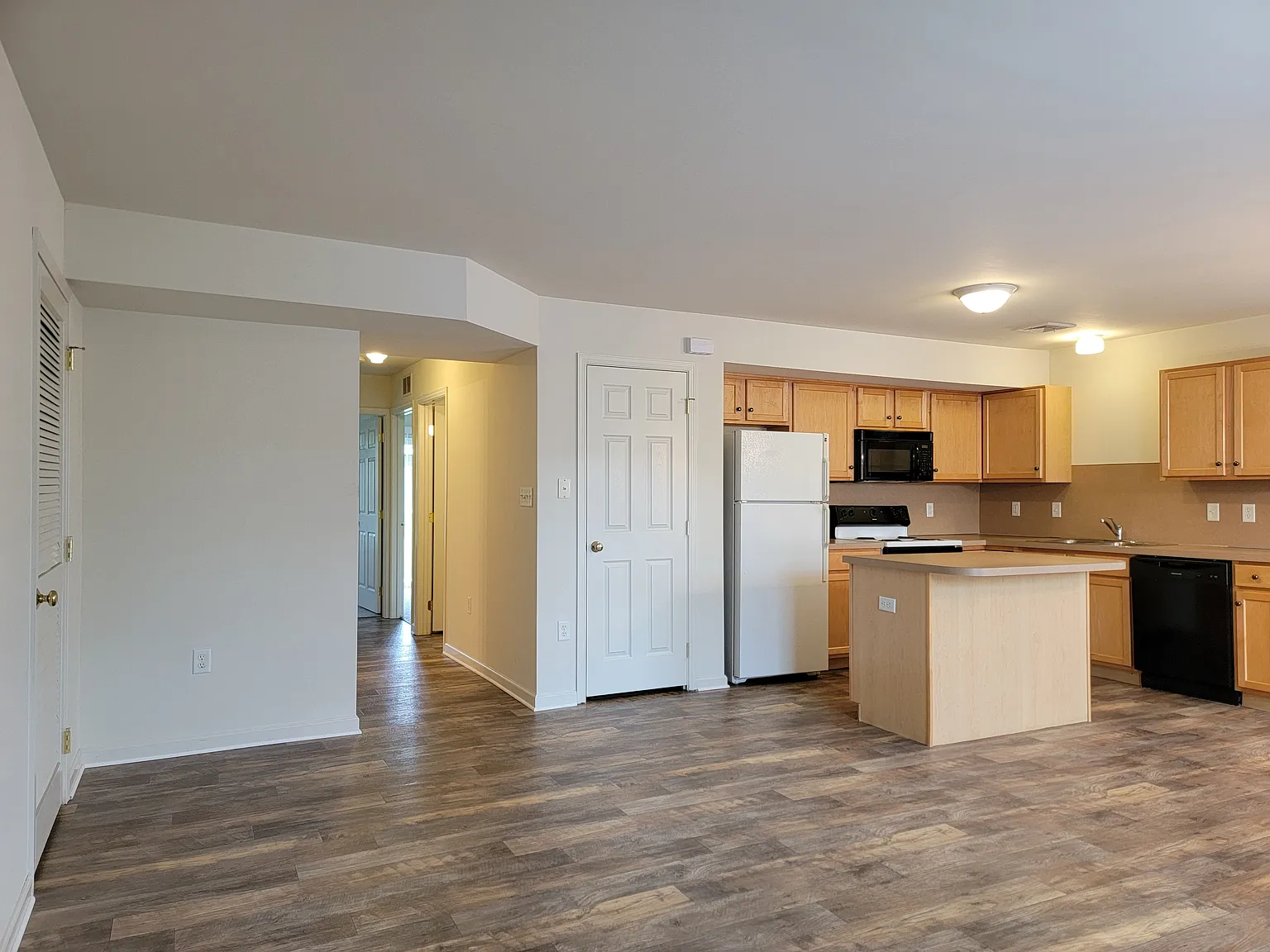 2 bed, 1.5 bath, 1184 sqft, $1,550 — Photo 1
