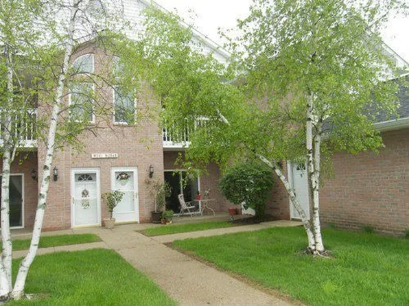 W241N2545 E Parkway Meadow Cir, Pewaukee, WI 53072