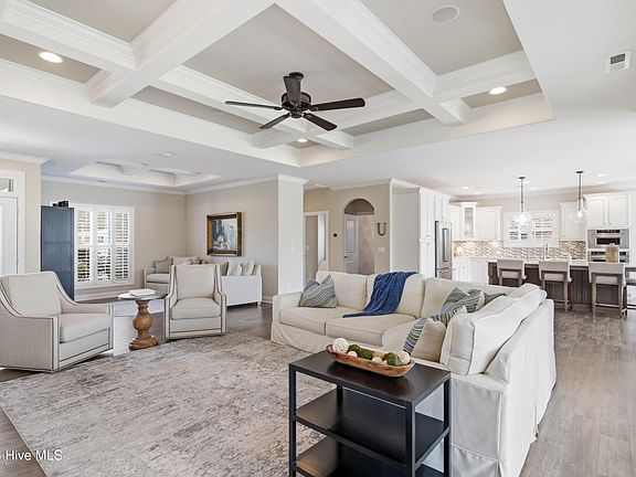 3rd image of 1402 Admiral Way