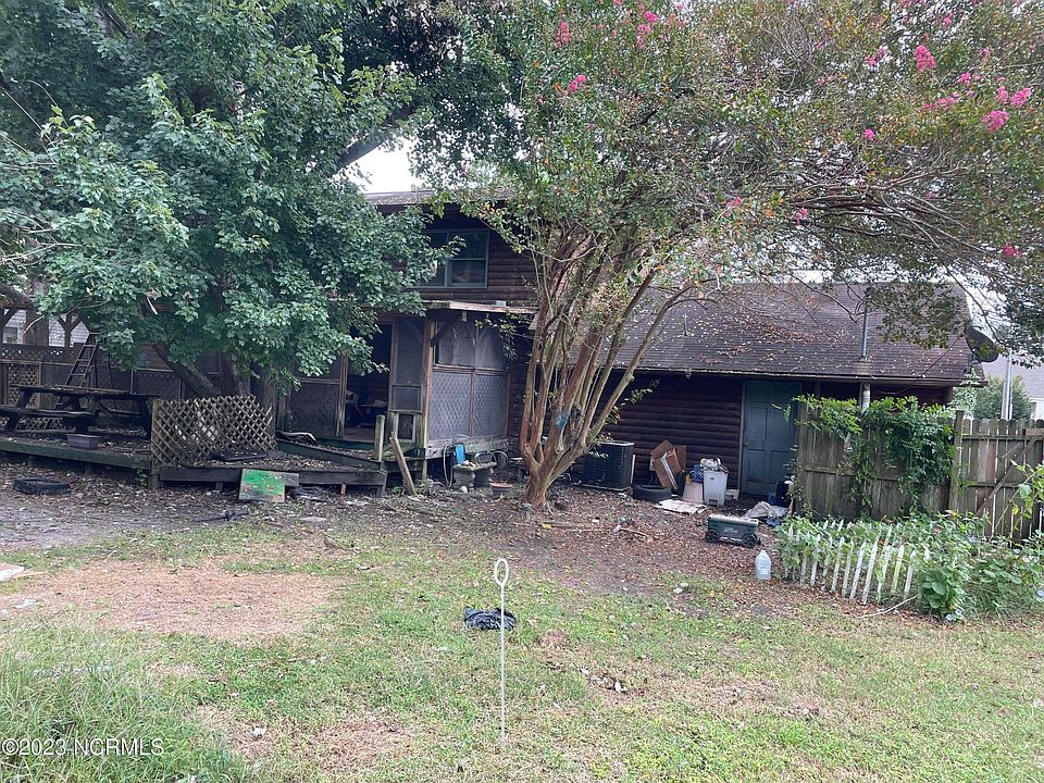2nd image of 2339 N Lakeview Drive