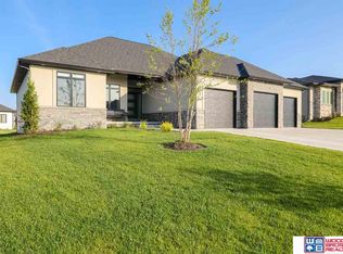6400 Rim Rock Rd, Lincoln, NE 68526