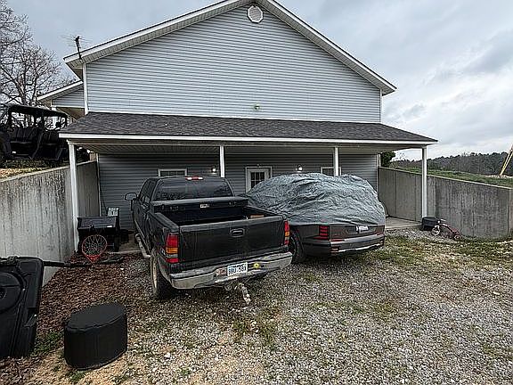 2nd image of 711 E Red Barn Rd