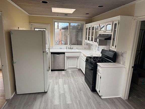3rd image of 620 Vincent Park