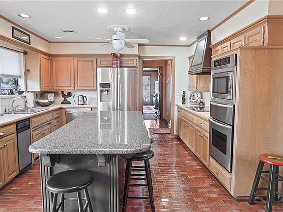 4th image of 3321 Rosewood Ln