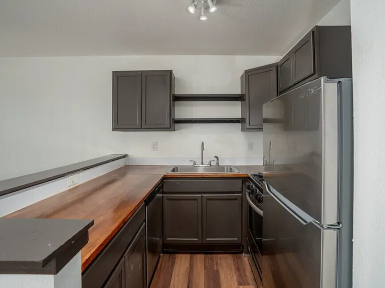 1408 Hughes St #15 — Photo 9