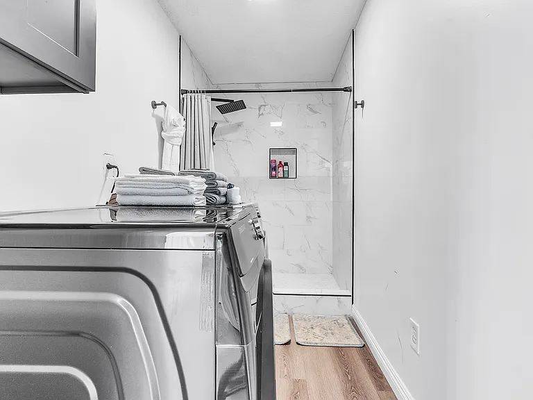 7650 Hedgington Dr — Photo 40