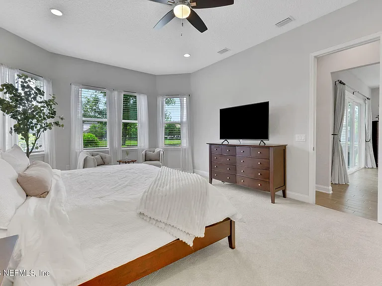 102 Seabrook Dr — Photo 33