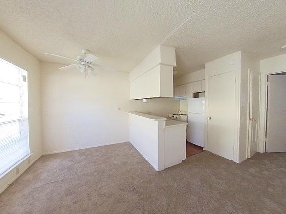 4th image of 400 N Comanche St #218
