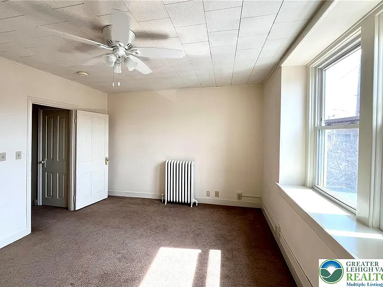 606 W Broad St #F — Photo 11