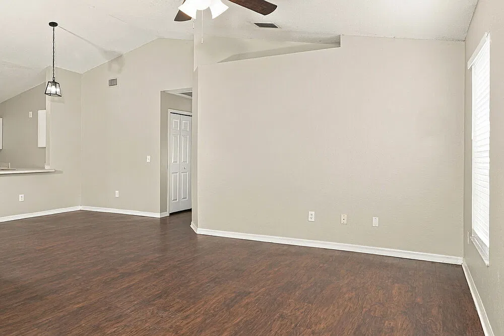 3 bed, 2.0 bath, 1824 sqft, $1,805 — Photo 4