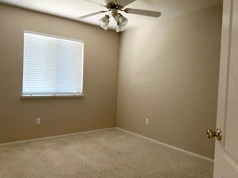2023 Lauritson Ln — Photo 10