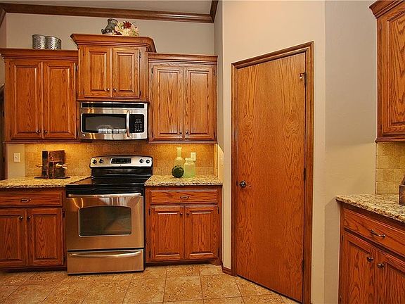 4th image of 12120 SW 18th St