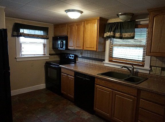 5th image of 2327 W 11th St