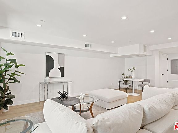 3rd image of 1434 N Poinsettia Pl #102