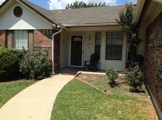 711 W Lynn Creek Dr, Arlington, TX 76001