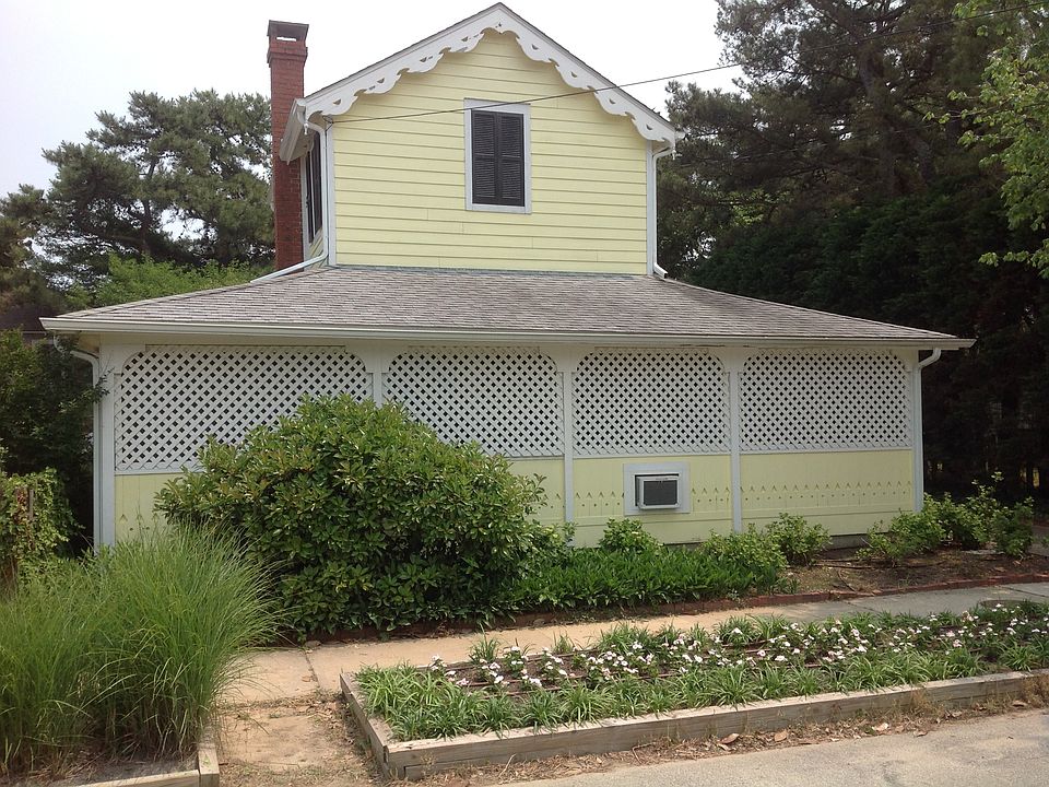 1st image of 10 Oak Ave.