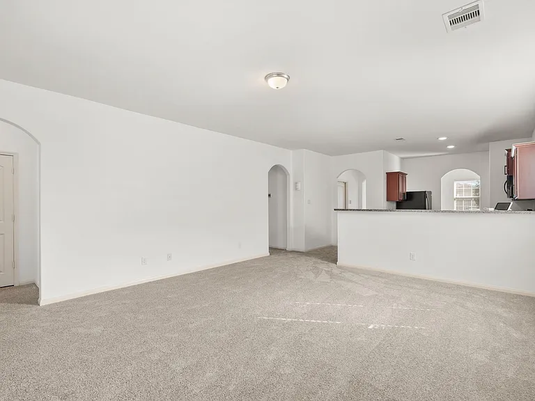 718 Crystal Lakes Dr — Photo 12