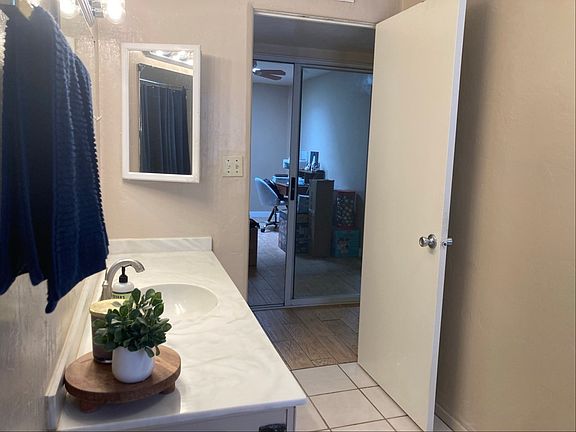 5th image of 1220 E Waverly St #1