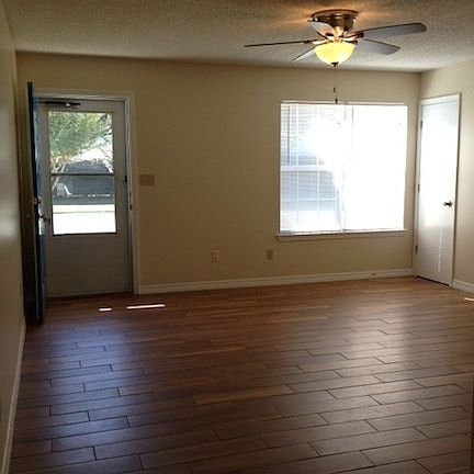 3rd image of 210 Maple Oaks Dr #B