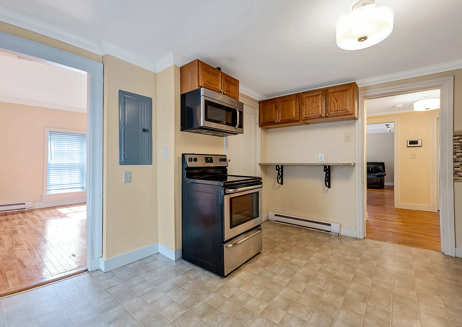 3 bed, 1026 sqft, $2,300 — Photo 4