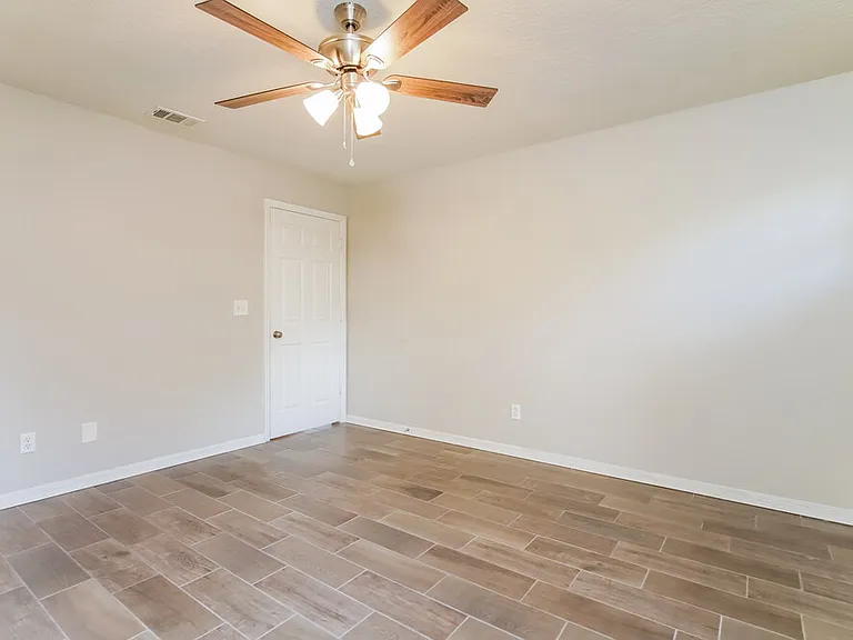 206 Howard Ct — Photo 10