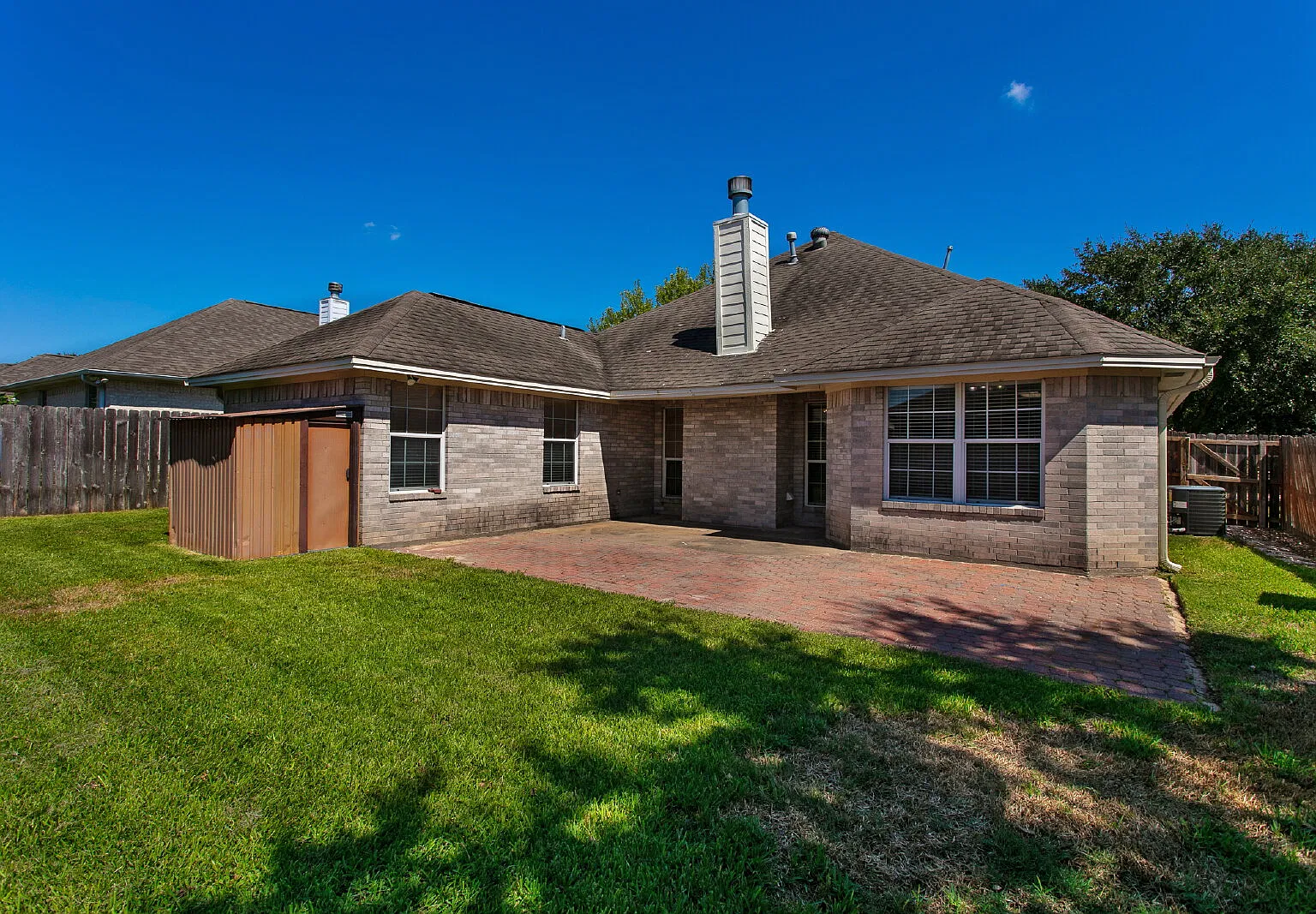 3 bed, 2.0 bath, 1623 sqft, $1,975 — Photo 2