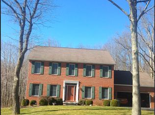 31 Carriage Ln, Grove City, PA