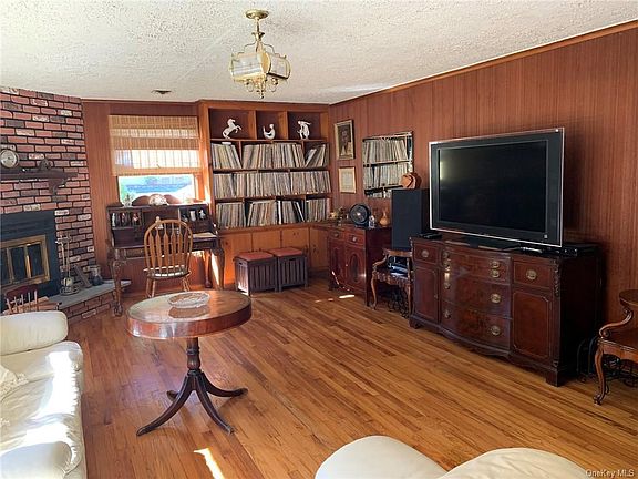 5th image of 3293 Stony St