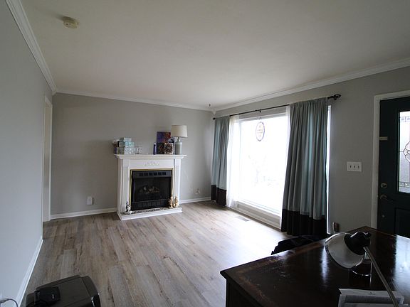 3rd image of 5742 Lyle Cir
