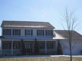 7266 Woodhaven Dr, Lockport, NY 14094