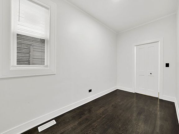 5th image of 6607 S Oakley Ave #1
