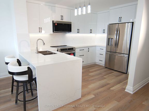 4th image of 7420 Bathurst St #606